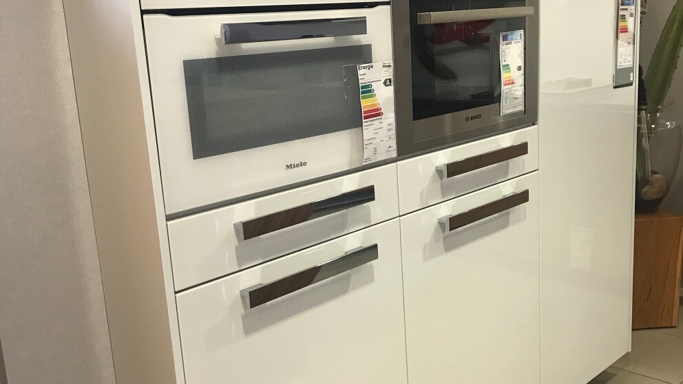#Küchenzeile weiss hochglanz
#Platz für zwei Einbaugeräte sowie Kühlschrank